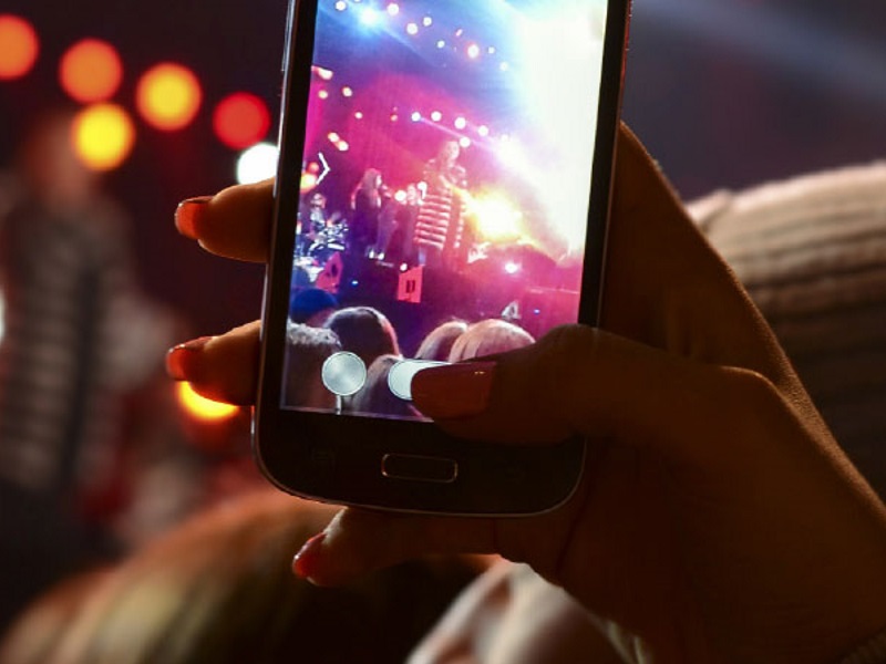 Digital Media Users Spend More Hours Online Than They Sleep: Survey