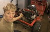 Garageheld explains 600 cc-block in old Tuk Tuk