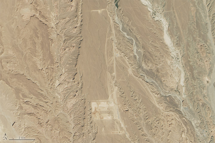 Watch a Massive Solar Power Plant Take Shape in the Sahara Desert