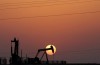 Ceny ropy spadają w oczekiwaniu na dane od Energetyki USA o zapasach