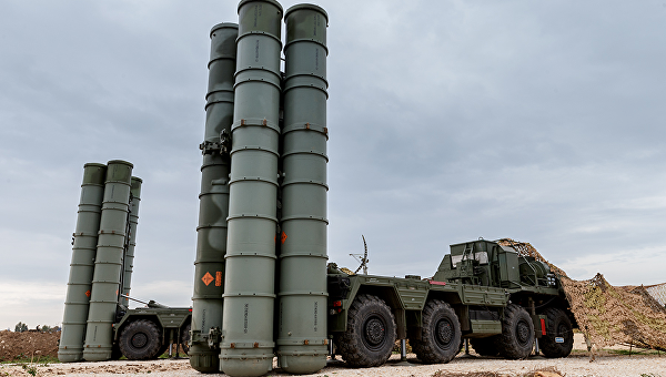 Зенитно-ракетный комплекс С-400 на российской авиабазе Хмеймим, Сирия. Архивное фото