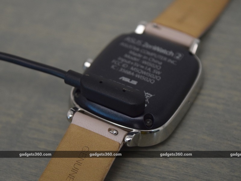 asus_zenwatch2_charging_ndtv.jpg