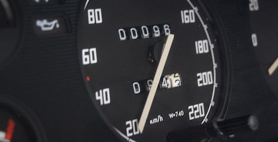 Er staat een gloednieuwe Opel Manta te koop in Nederland