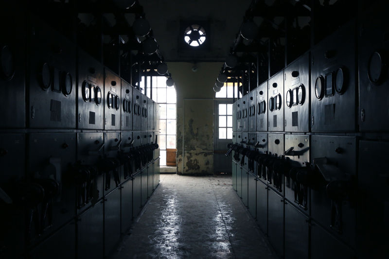 This Dieselpunk Shrine Hides a Century-Old, Fully Operational 800 HP Motor 