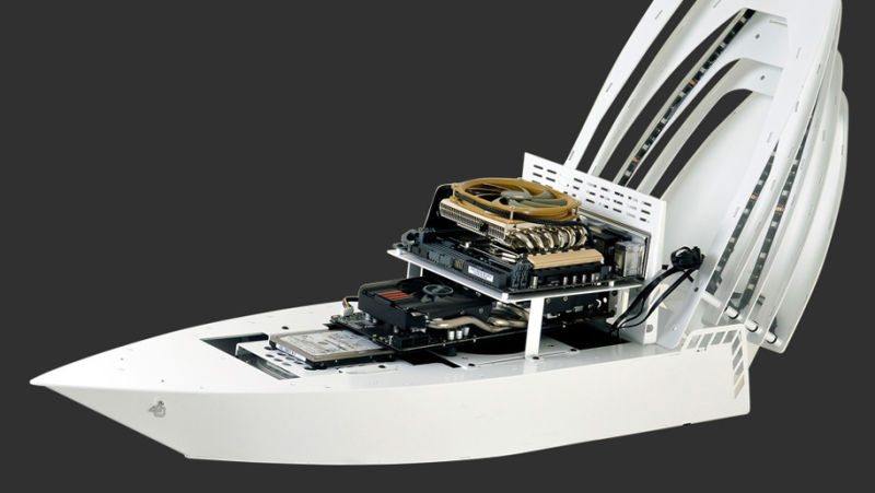 Your Next Tricked-Out Gaming PC Deserves a Luxury Yacht-Shaped Case
