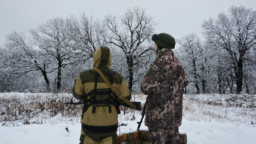 Военнослужащие Народной милиции ЛНР на позициях на линии соприкосновения. Архивное фото