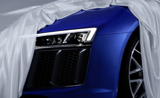 Audi R8 upskirt