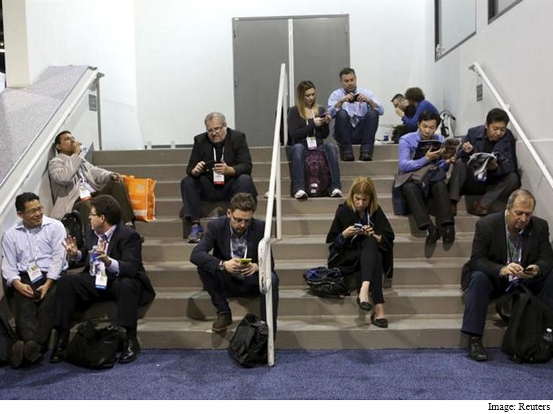 At CDC, a Debate Behind Recommendations on Cellphone Risk