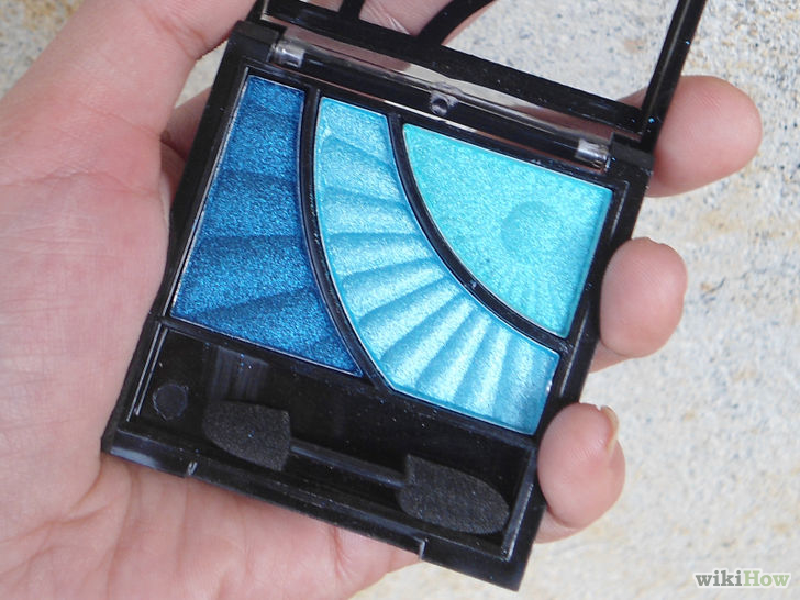 Image titled Apply an Aqua Marine Look on Your Eyes Step 1