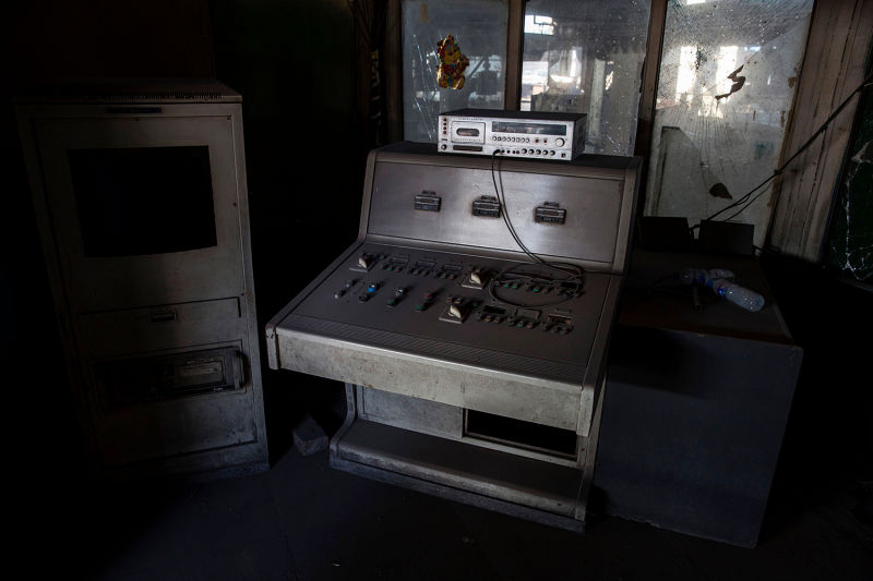 Haunting Photos From an Abandoned Steel Mill in China