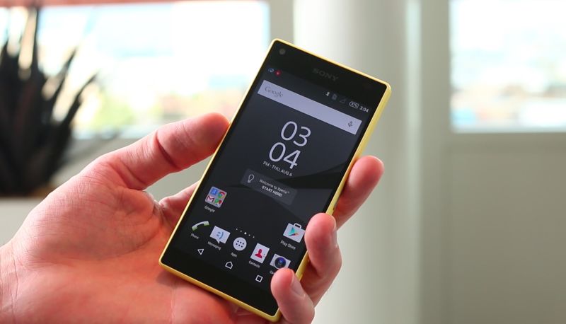 The Best Small-Sized Android Phone Is Finally Coming to the US