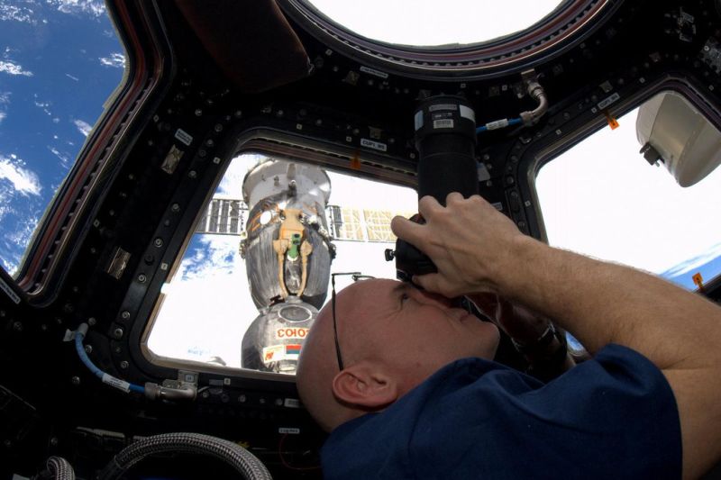 Astronaut Scott Kelly on Liquid Salt, a Stinky Station, and Sleeping in Freefall