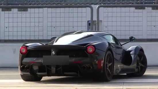 LaFerrari rolt geruisloos de pitbox uit