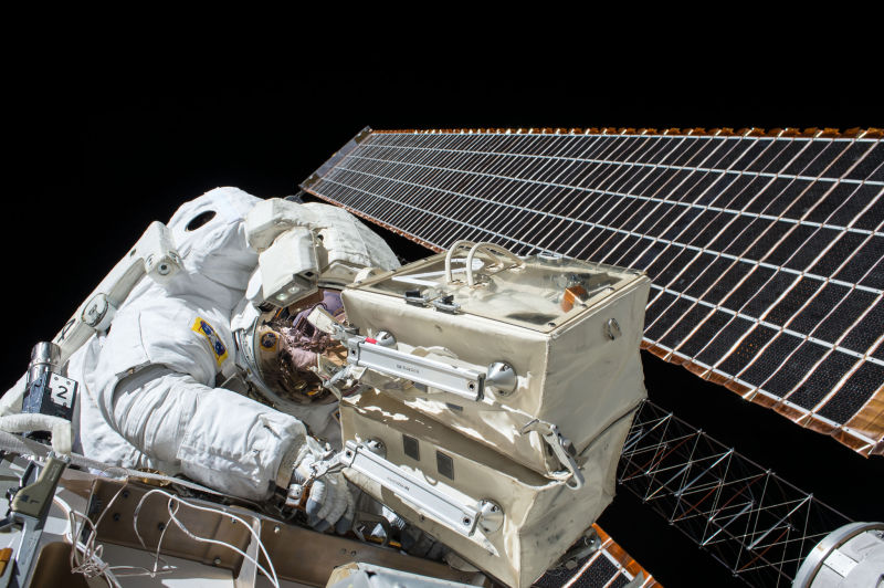 Astronaut Scott Kelly on Liquid Salt, a Stinky Station, and Sleeping in Freefall