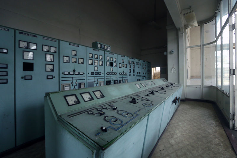 This Dieselpunk Shrine Hides a Century-Old, Fully Operational 800 HP Motor 