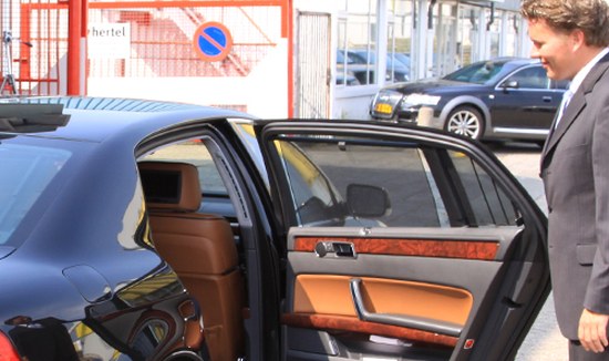 Auto met chauffeur - Foto: edrivers.nl