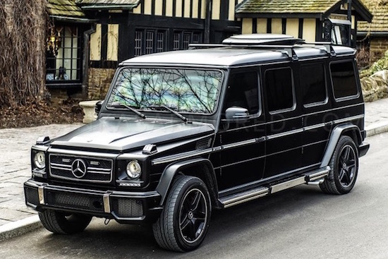 Verlengde G63 AMG met bepantsering en een pistoolhouder