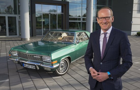 Opel’s CEO rijdt in de tofste Opel ooit