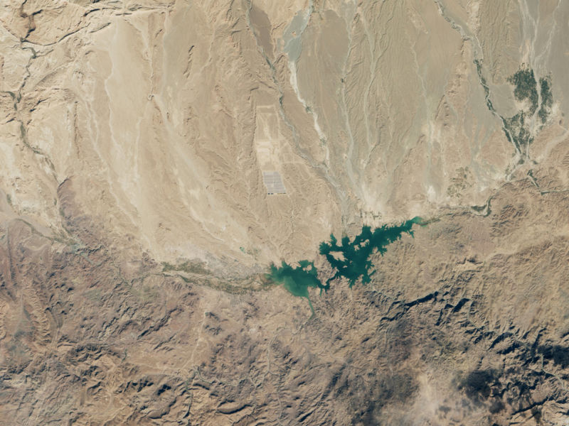 Watch a Massive Solar Power Plant Take Shape in the Sahara Desert
