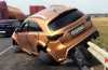 Crash: this Infiniti FX breaks his wheels on the guardrail