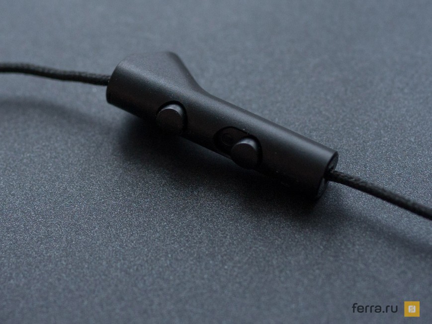 Блок с пультом и микрофоном на проводе Sound BlasterX P5