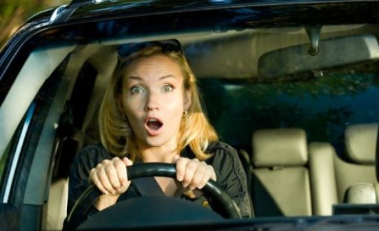 Brits onderzoek: vrouwen rijden beter