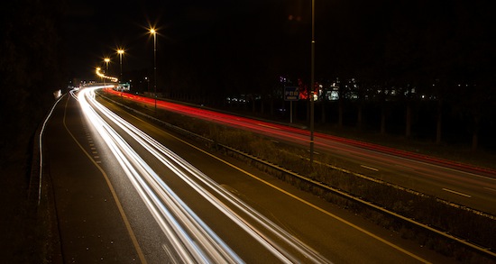 Uitgeschakelde snelwegverlichting gaat aan bij file