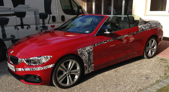 2014 BMW 4 serie cabrio staat er zonnig bij.