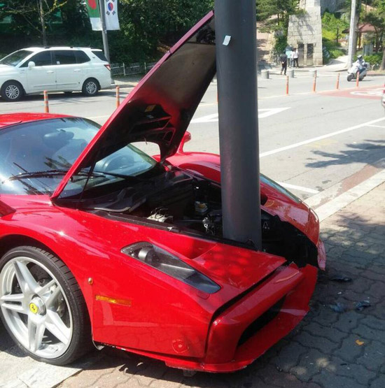 Ferrari Enzo gaat in tweeën