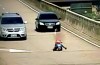 Video: small child driewielert on Brazilian highway