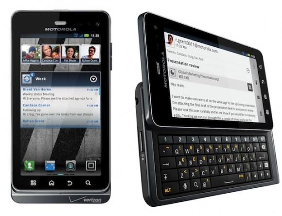 Один из лучших QWERTY-клавиатурников в истории - Motorola Droid 3