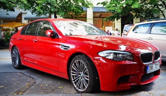 Knalrode BMW M5 F10