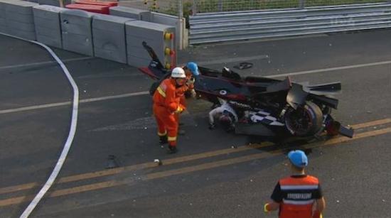 Eerste Formule E-race eindigt met enorme klapper 