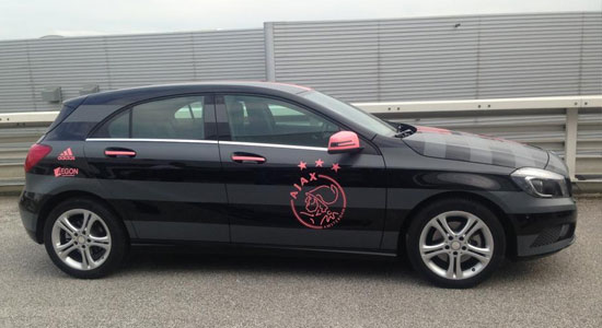 Zwarte Mercedes van Ajax