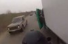Video: fast-paced rider met vrachtwagendeur