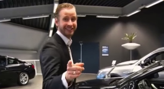 Streetlab-maker speelt voor autoverkoper