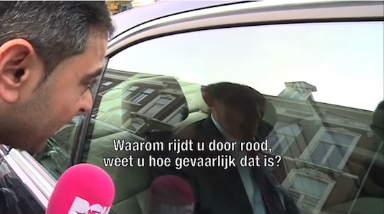Foutparkerende diplomaten over de zeik helpen met PowNews 
