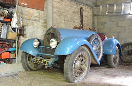 Deze Bugatti staat al 40 jaar in een schuur