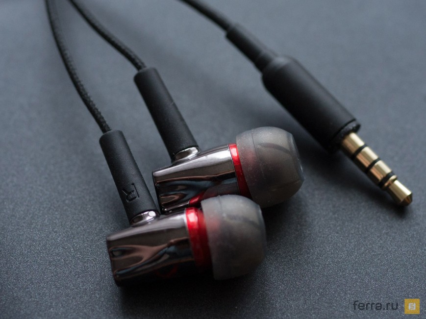 Наушники и разъем для подключения Creative Sound BlasterX P5