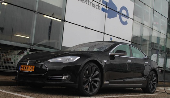 Tesla Model S op Nederlands kenteken