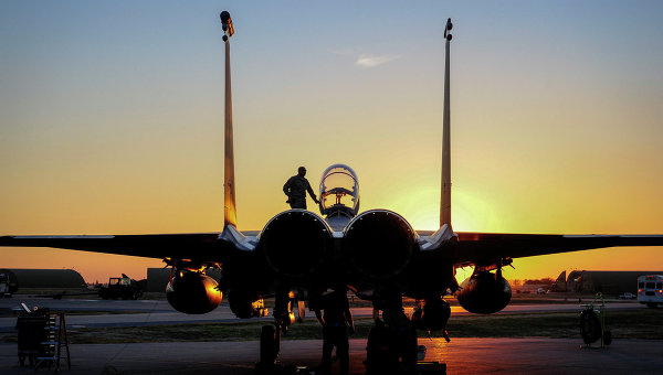 Самолет ВВС США F-15E Strike Eagle на базе Инджирлик в Турции. Архивное фото