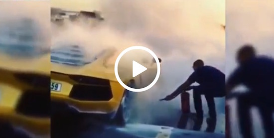 Auw. Man ziet zijn Lamborghini langzaam uitbranden