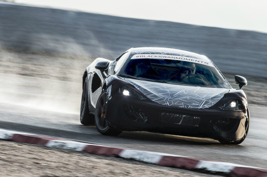 McLaren 570S doet driften