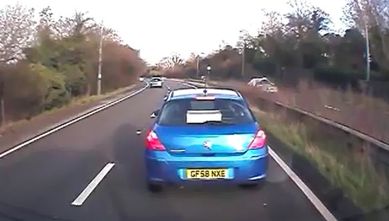 Daarom moet je nooit stoppen op de snelweg