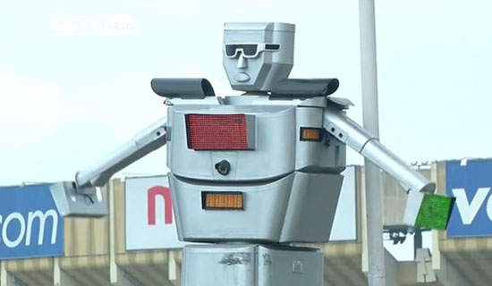 In Congo regelt deze robot het verkeer
