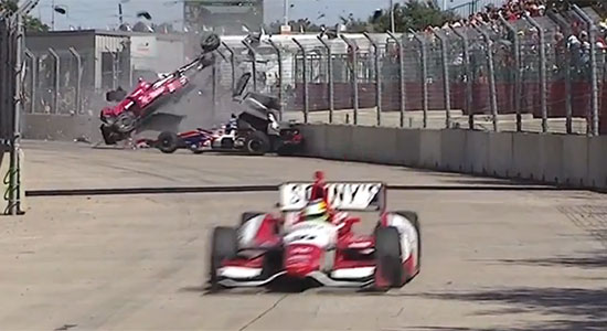 Dario Franchitti crasht hard in Houston