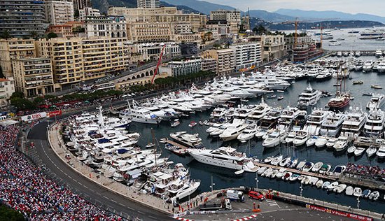 Hatsaa! Max Verstappen klokt P2 in training Monaco