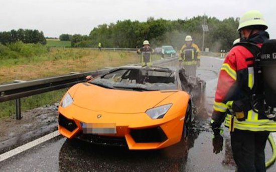 Lamborghini Aventador brandt af na motorwissel
