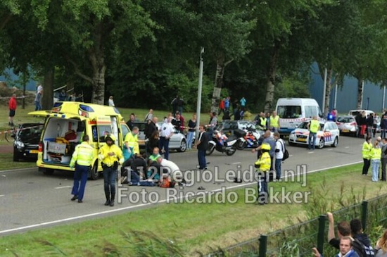 Auto rijdt publiek in bij Amsterdamse rally