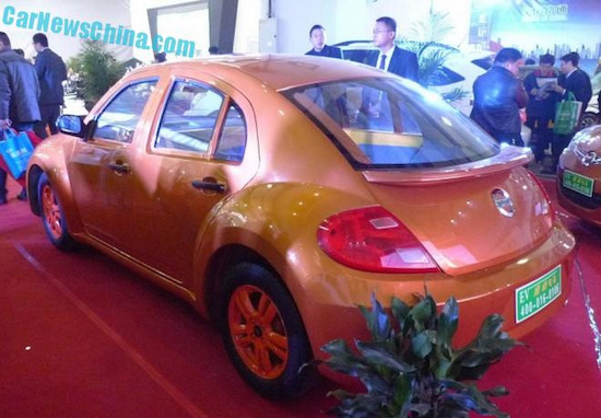 Chinezen maken elektrische Beetle-kloon met vijf deuren 